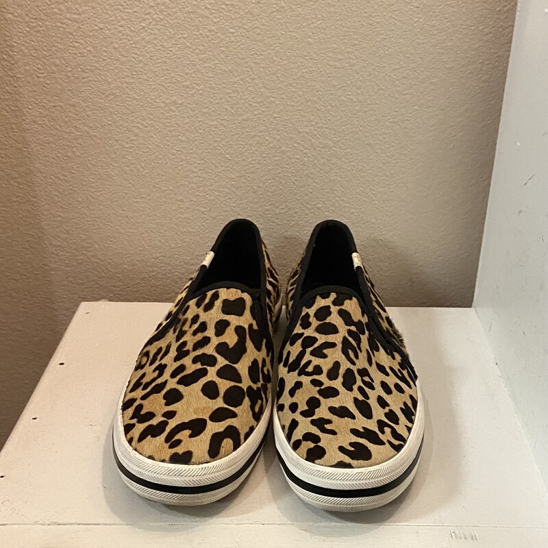 Tan Cheetah Fur Sneaker<br />
Tan/blk<br />
Size: 6.5 R $99