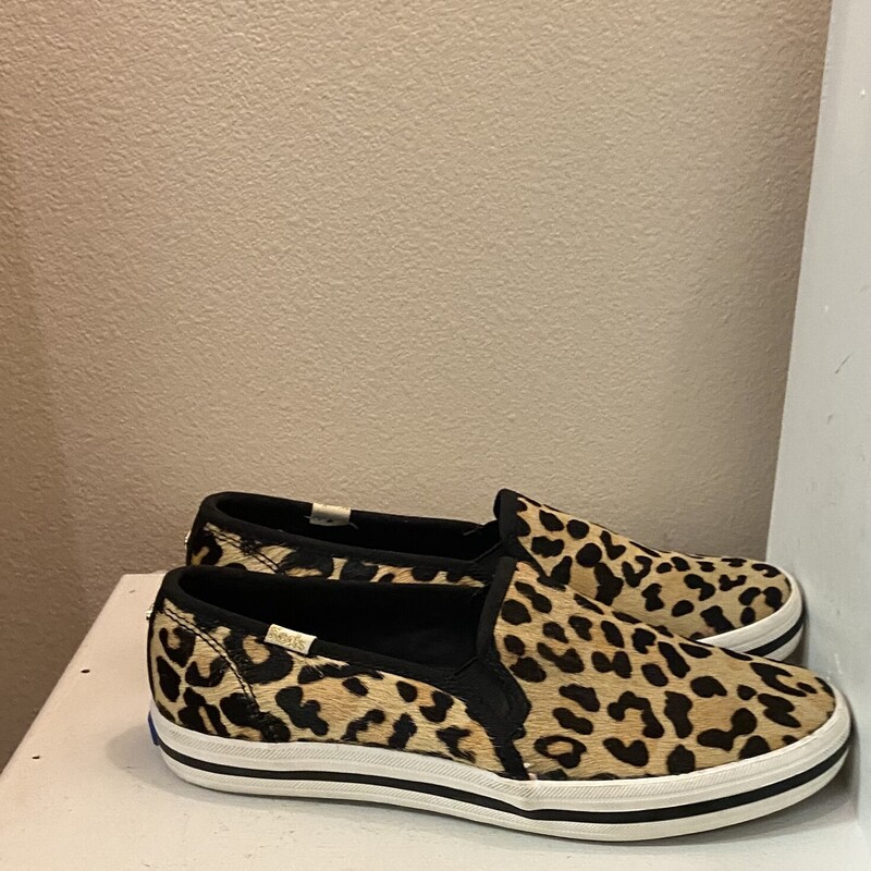 Tan Cheetah Fur Sneaker<br />
Tan/blk<br />
Size: 6.5 R $99