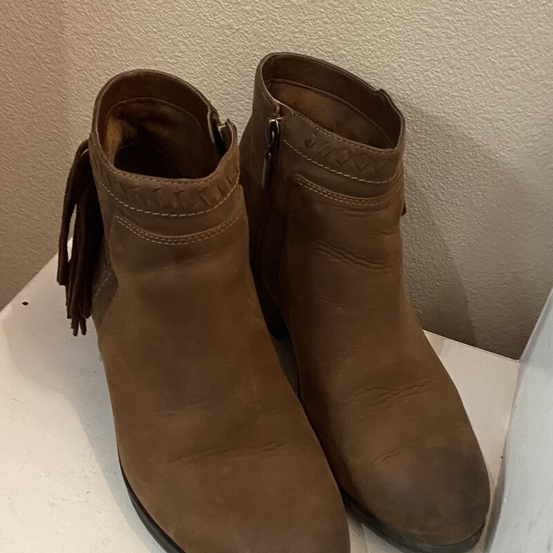 Brw Lther Tssle Bootie<br />
Brown<br />
Size: 8.5 R $99