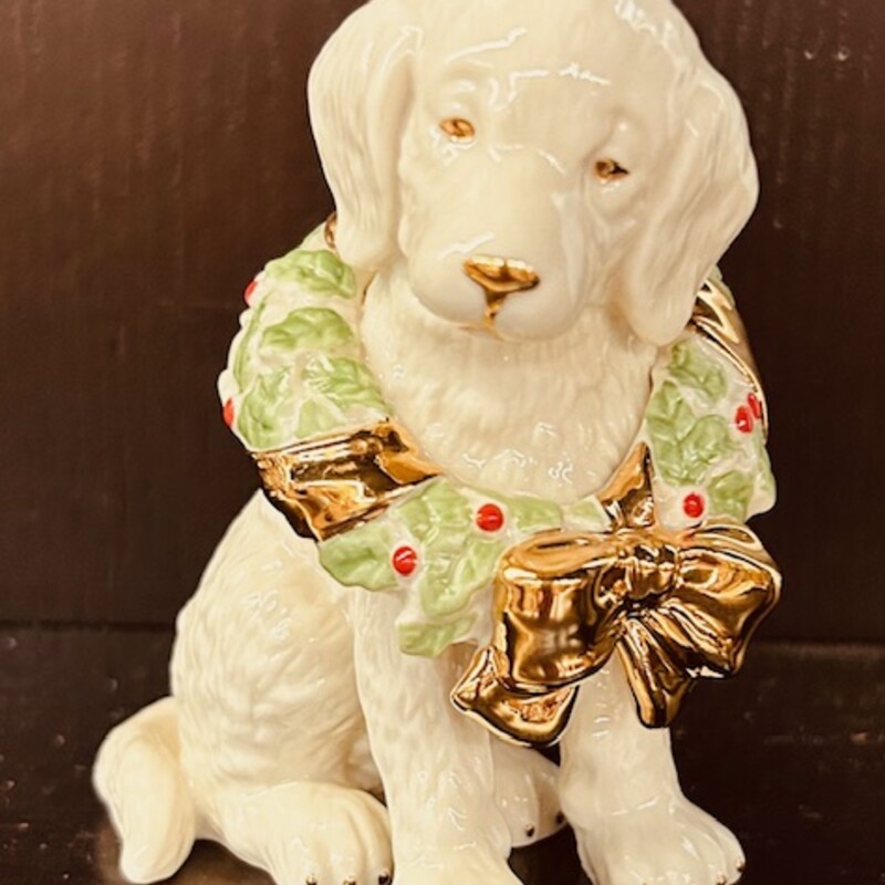 Lenox Dog With Wreath
White and gold
Size: 3x4H