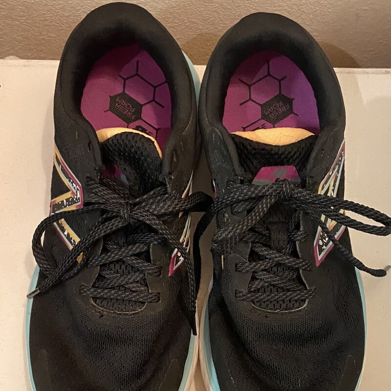 Blk/mnt Y Running Shoe
Blk/Mnt
Size: 8 R $90