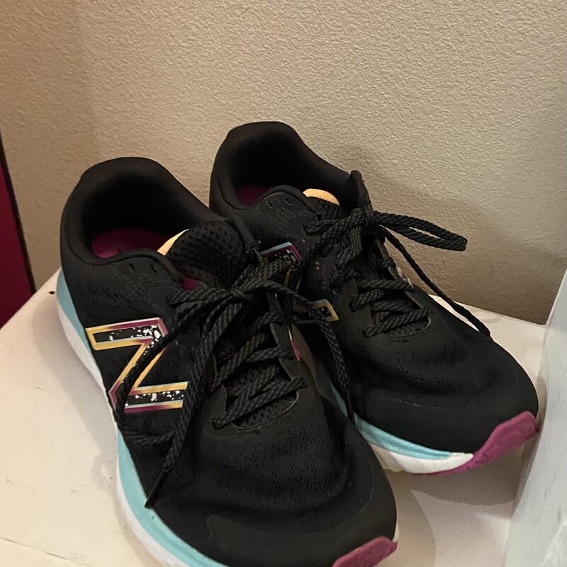 Blk/mnt Y Running Shoe<br />
Blk/Mnt<br />
Size: 8 R $90