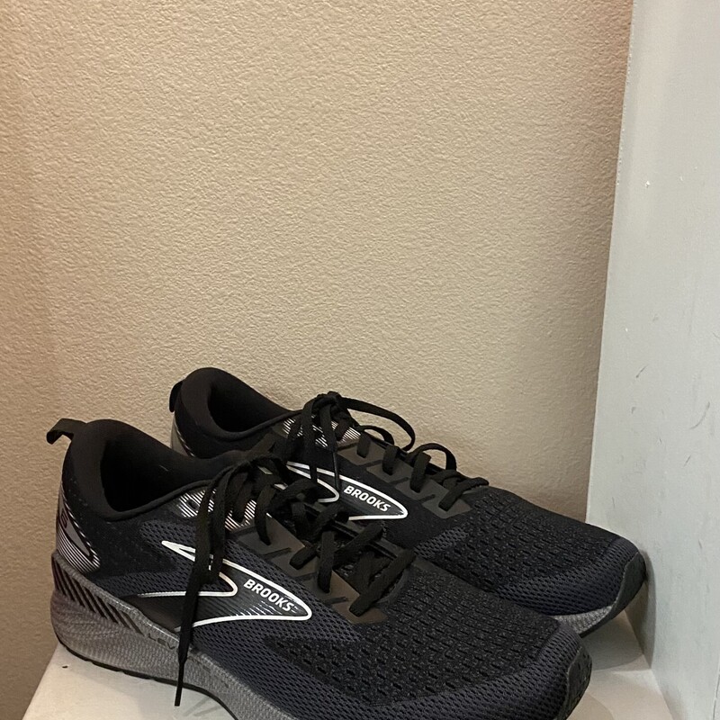 EUC Blk/wht Running Shoe