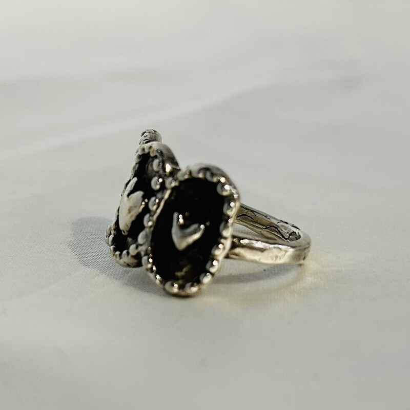 Island Cowgirl Brave Heart Ring<br />
Silver Size: 8<br />
Silver plated