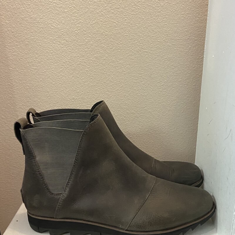 Olive Leather Boot<br />
Olive<br />
Size: 9