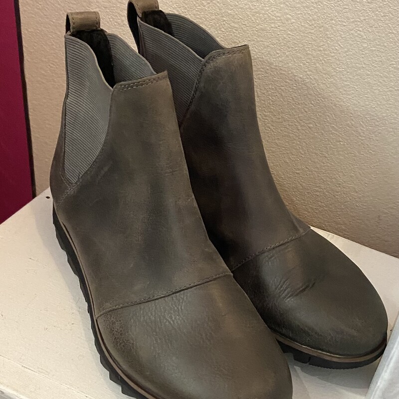 Olive Leather Boot<br />
Olive<br />
Size: 9