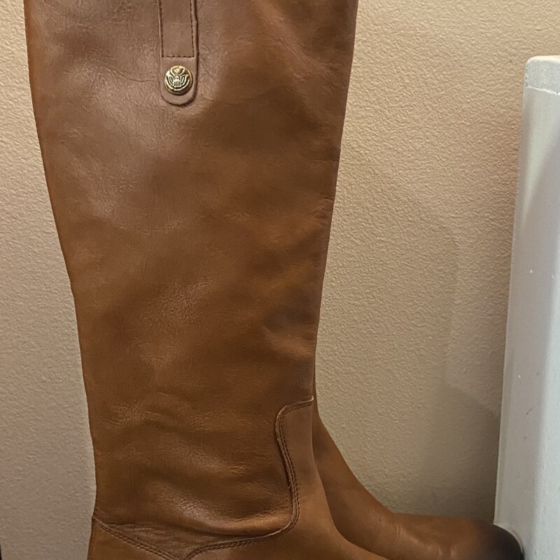 Camel Lther Tall Boot<br />
Camel<br />
Size: 9.5 R $177