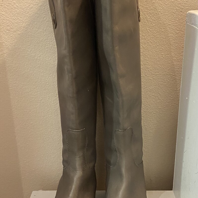 Gry Grn Lther Tall Boot<br />
Grey Grn<br />
Size: 10 R $177