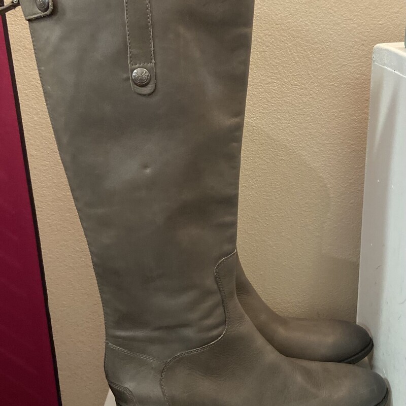 Gry Grn Lther Tall Boot<br />
Grey Grn<br />
Size: 10 R $177