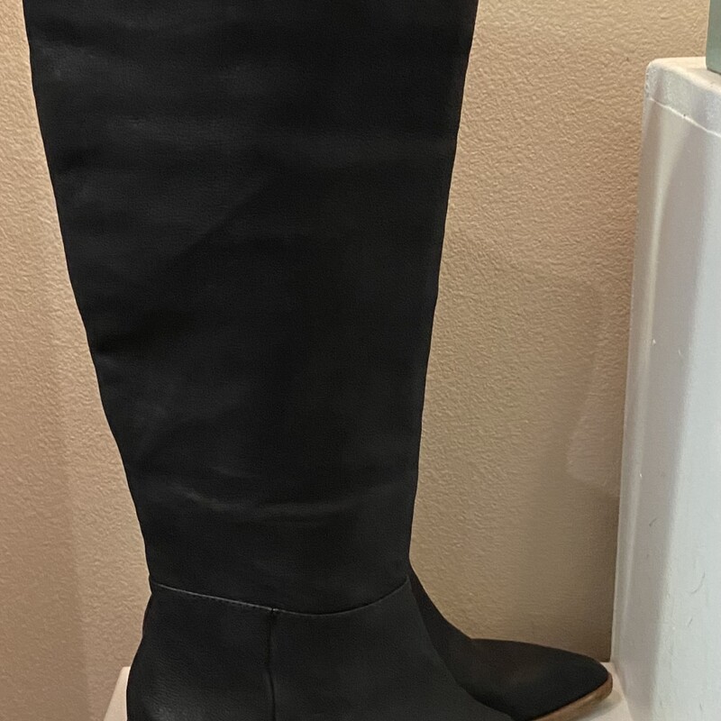 Blk Lther Tall Boot<br />
Black<br />
Size: 7 1/2