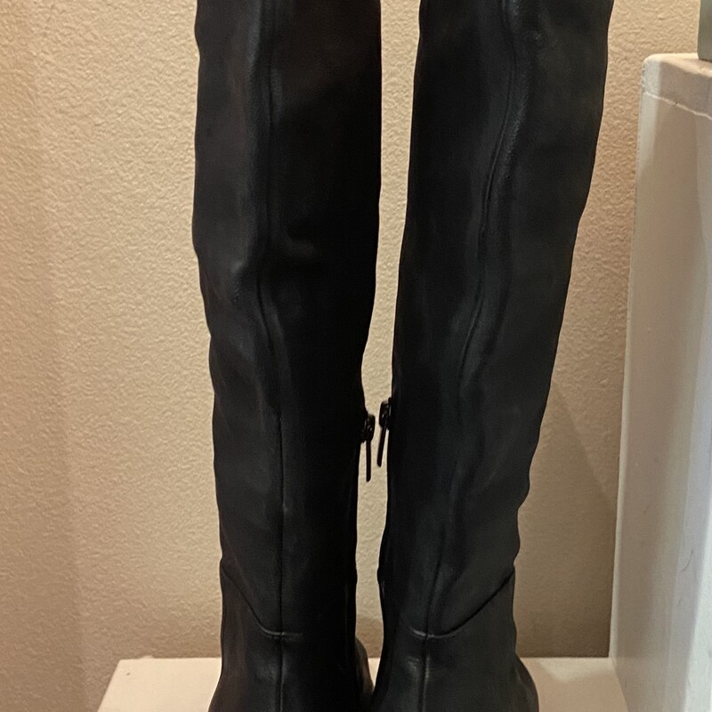 Blk Lther Tall Boot<br />
Black<br />
Size: 7 1/2