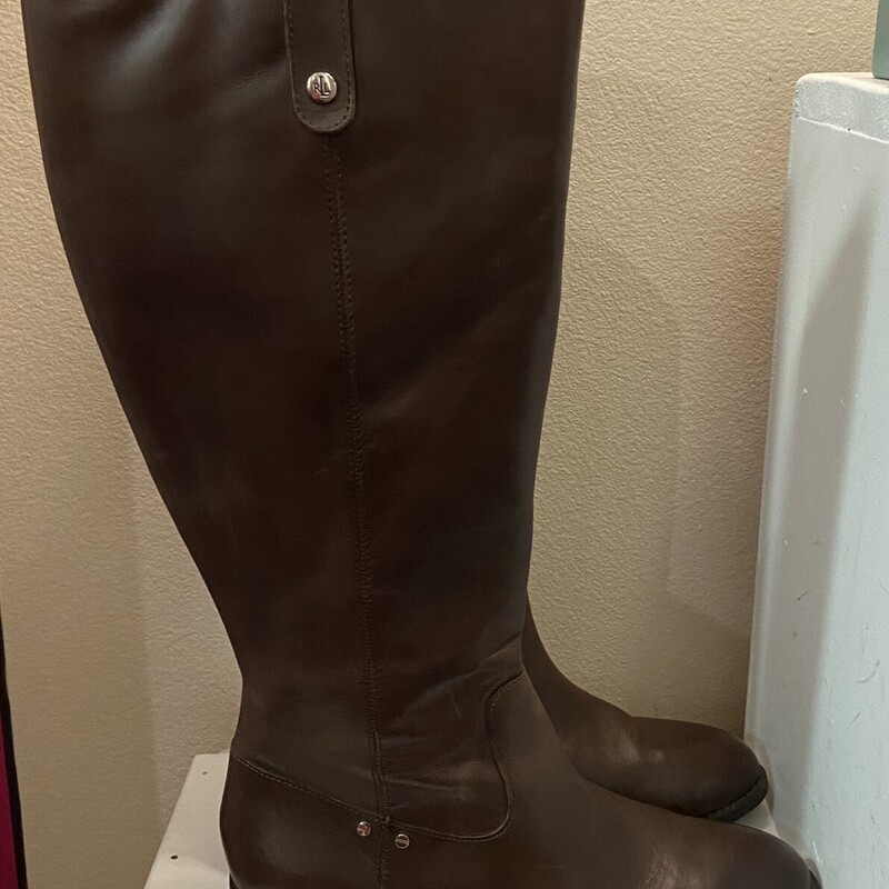 Brwn Leather Tall Boots<br />
Brown<br />
Size: 7