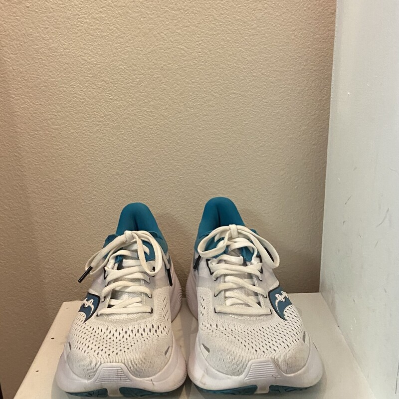 Wht/teal Running Shoe<br />
Wht/Teal<br />
Size: 9