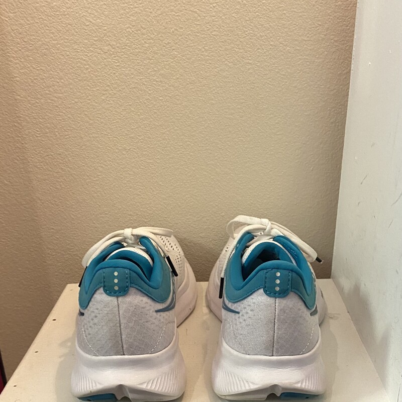 Wht/teal Running Shoe<br />
Wht/Teal<br />
Size: 9