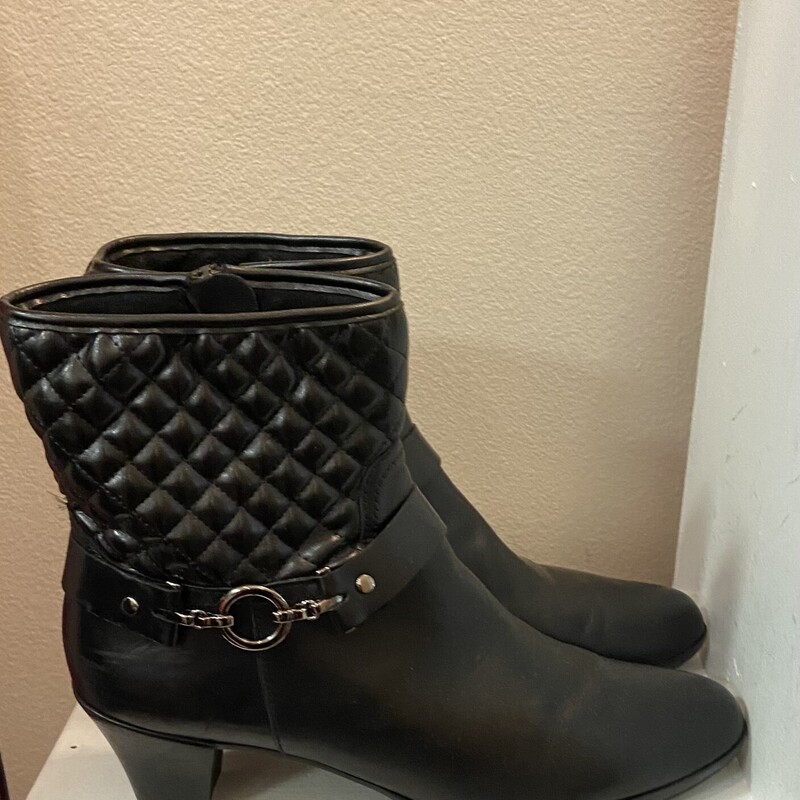 Blk Quilt Lther Boot<br />
Black<br />
Size: 11N