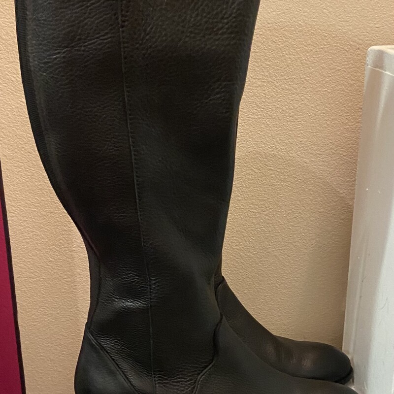 Blk Pbble Lther Tall Boot<br />
Black<br />
Size: 11