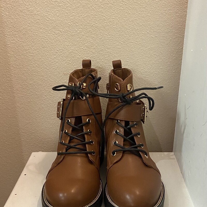 Brw Bckle Tie Boots<br />
Brown<br />
Size: 8