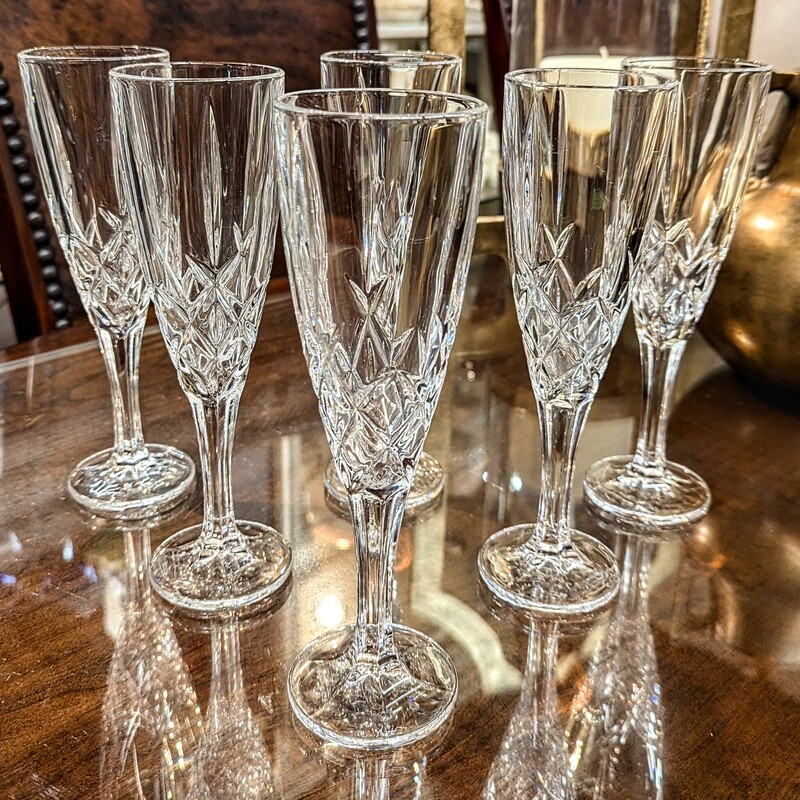 S6 Cut Crystal Champagne Flutes
Clear
Size: 2.5x9H