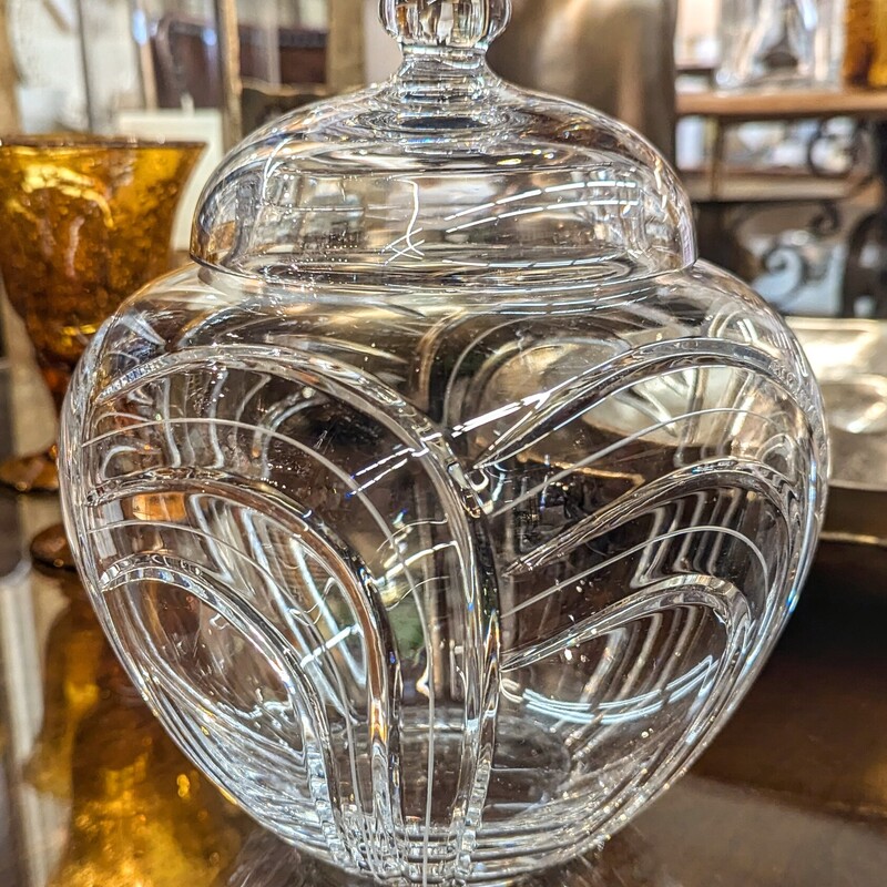 Rogaska Curve Lidded Jar
Clear
Size: 7x9H