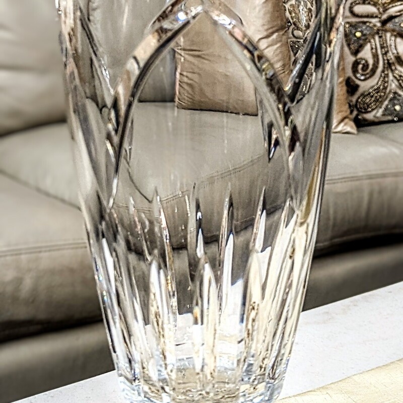 Pedestal Lidded Hurricane
Clear
Size: 5.5x17.5H