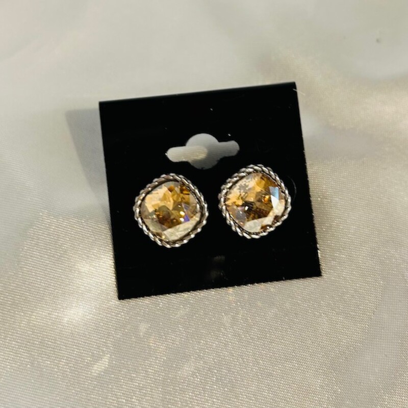 Brighton Citrine Stud Earrings
Yellow Silver Size: Small