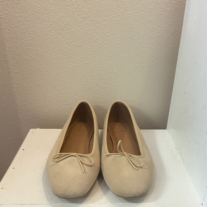 NEW Tan Suede Ballet Flat<br />
Tan<br />
Size: 8