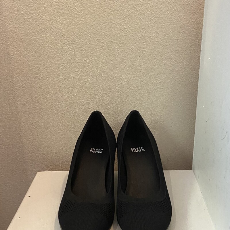 Blk Stretch Fabric Heel<br />
Black<br />
Size: 8 1/2