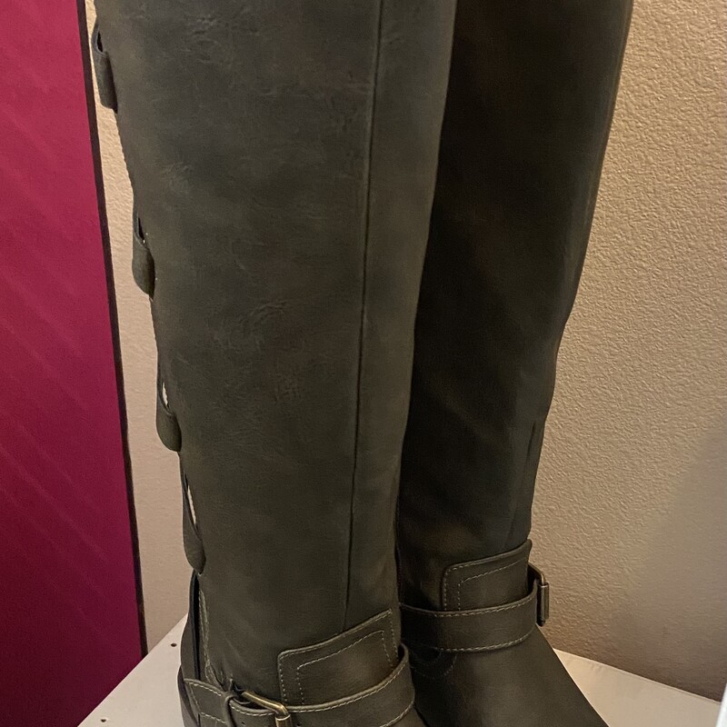 Olive Faux Lthr Tall Boot<br />
Olive<br />
Size: 7