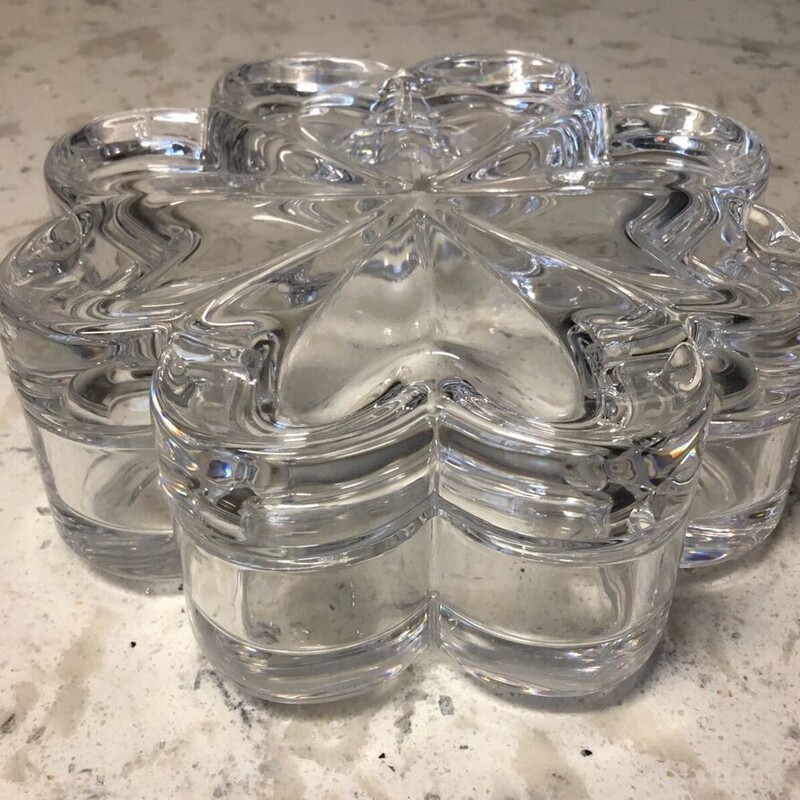 Bohemia Clover Trinket Dish With Lid
Clear Size: 5 x 2H