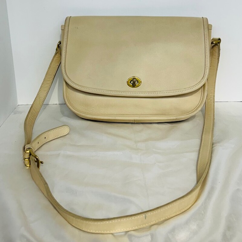 Coach Vintage City Shoulder Bag
White, Size: 11x8H