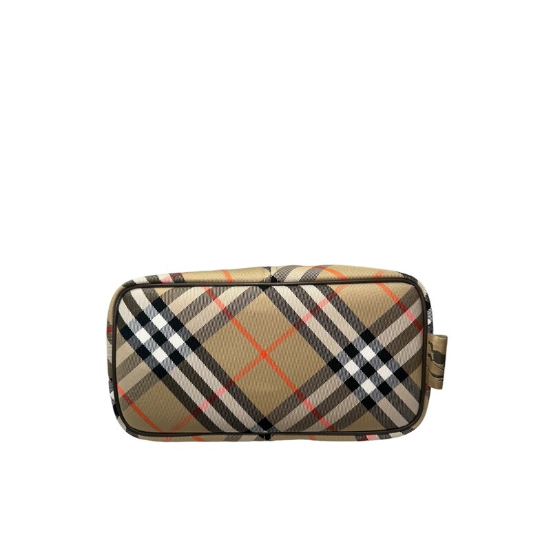 Burberry Check Shoulder<br />
Sand<br />
Size: OS<br />
Code: 8094678<br />
Dimensions:<br />
26.5 x 13.5 x 46.5cm/10.4 x 5.3 x 18.3in. Handle drop: 23cm/9.1in<br />
<br />
Includes original pouch and dustbag.