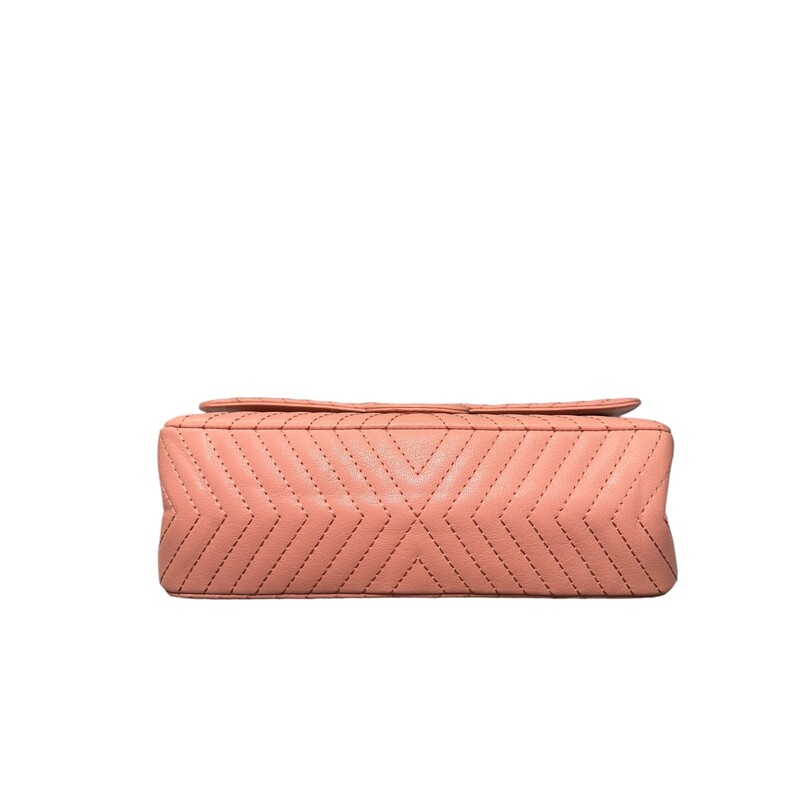 Chanel Reissue Double Flap Bag Chanel 2.55 Coral/Pink  chevron-quilted aged calfskin  with gold-tone hardware, convertible chain-link shoulder strap, single exterior patch pocket at back, single zip pocket at flap underside, midnight leather interior lining, dual interior slip pockets at interior wall and mademoiselle turn-lock closure at front flap. Includes authenticity card and dust bag.<br />
Shoulder Strap Drop: 19.5<br />
Height: 4.75<br />
Width: 9.5<br />
Depth: 2.75<br />
Comes With Box and dust bag<br />
Code : 23372141