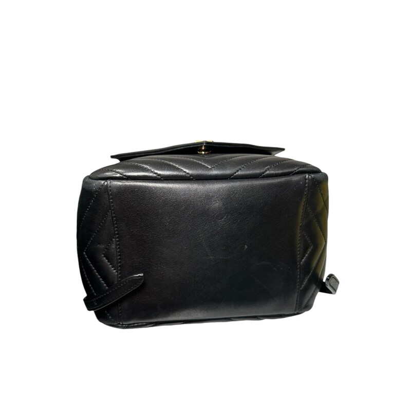 YSL Joe Leather Backpack<br />
<br />
Dimensions:<br />
Height: 30cm / 11.8in<br />
Width: 20cm / 7.9in<br />
Depth: 14cm / 5.5in<br />
<br />
Date Code: GUE672609 1121<br />
<br />
In excellent condition. Comes with dust bag and box.