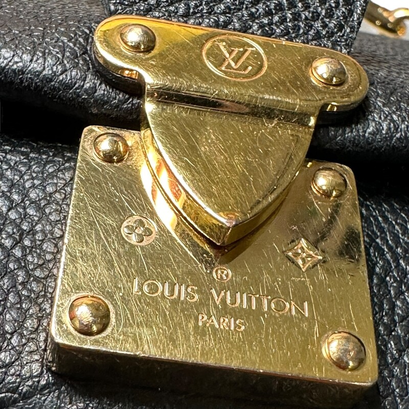 Louis Vuitton Favorite, Black, Size: OS<br />
<br />
Dimensions:<br />
9.4 x 5.5 x 3.5 inches<br />
(Length x Height x Width)<br />
<br />
Date Code: Chipped with entrupy<br />
<br />
The Favorite is a fashionable bag made from supple grained leather with an oversized embossed Monogram pattern. Feminine pleats bring a couture touch while the gold-color magnetic lock evokes Louis Vuitton’s heritage. A removable and adjustable strap enables short-shoulder carry or cross-body wear while a bold detachable gold-color chain is a glamorous option for after dark.<br />
<br />
Wear to hardware and interior.