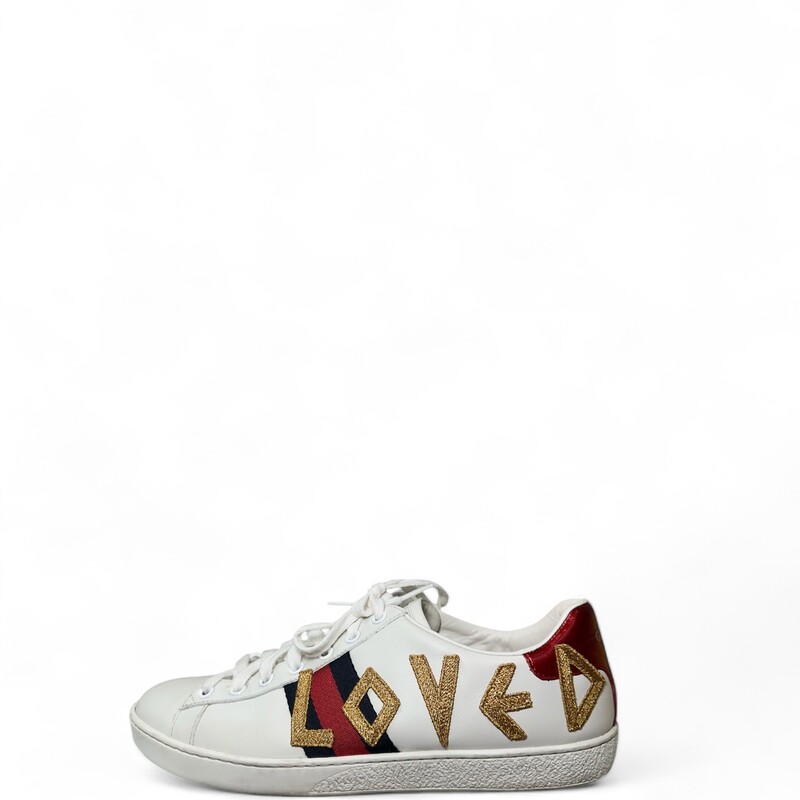 Gucci Ace Loved Sneakers
White
 Size: 40

Light scuffing throughout the shoes.
505328