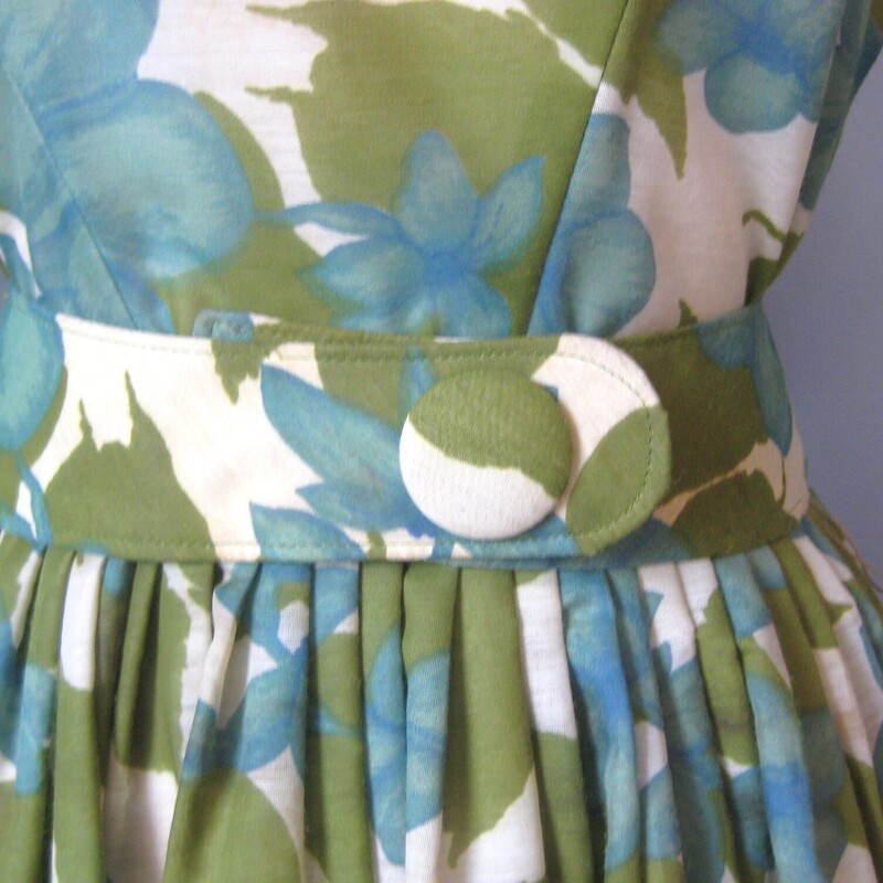 Vtg Carol Craig Sheer, Green, Size: Small<br />
Here's a darling summer dress in a large scale floral print in muted teal blue and olive green.  It's by Carol Craig.<br />
The fabric is a lightweight woven with a good amount of body.<br />
I don't have anything under it to poof it out in my pictures and you can see that the skirt, full and gathered has a nice full bell shape.<br />
the dress is unlined.<br />
It has a matching belt with a big decorative button and snap closures.<br />
Center back metal zipper<br />
Elbow length sleeves<br />
No size or fabric tags<br />
No flaws<br />
It fits my modern size 4 mannequin perfectly<br />
Here are the flat measurements, please double where appropriate:<br />
Armpit to Armpit: 17<br />
Waist: 14<br />
Hip: free<br />
Length: 40<br />
<br />
Thank you for looking.<br />
#73068