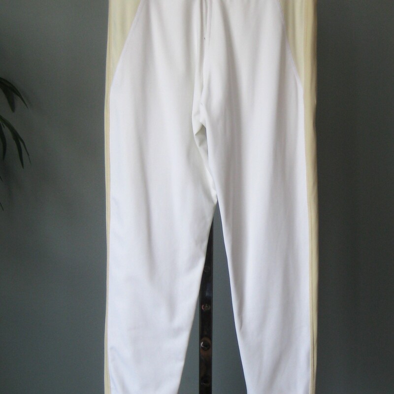 NWT Aerie Leggings, White, Size: Large<br />
Orig. $55<br />
Very high quality strong leggins in white and gray by Aerie<br />
Size Large<br />
Aerie offline goals 7/8 leggins.<br />
Great looking!<br />
Brand new with tags, one small pen (?) mark) on the back center seam as shown.<br />
THanks for looking!