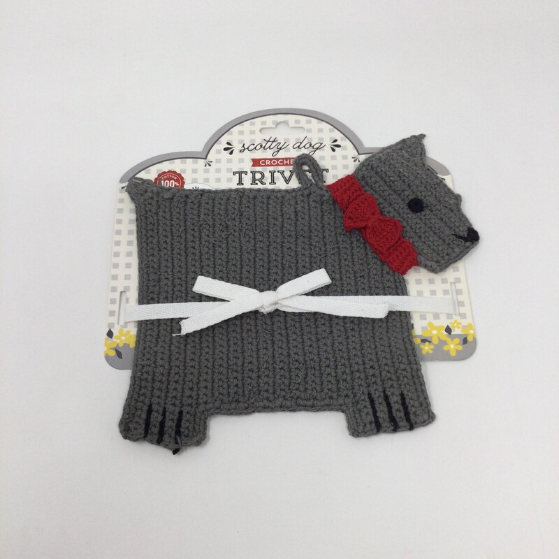 Crochet Scottish Terrier,
Grey/Red,
Size: 7 X 7 In