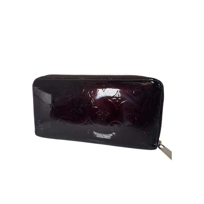 Louis Vuitton Vernis Wallet<br />
 Bordeaux<br />
 Size: OS<br />
<br />
Scratching shown in photos