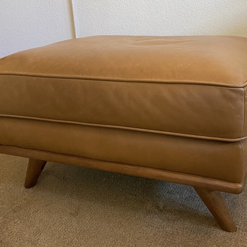 Timber 31 Leather Ottoman Charme Tan<br />
<br />
Size: 31Lx25Wx18T