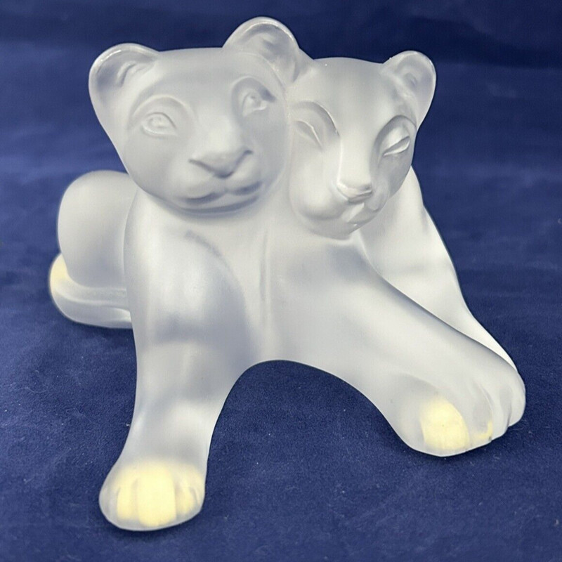 Lalique Tambwee Lion Cubs
Frost, Size: 5x3H