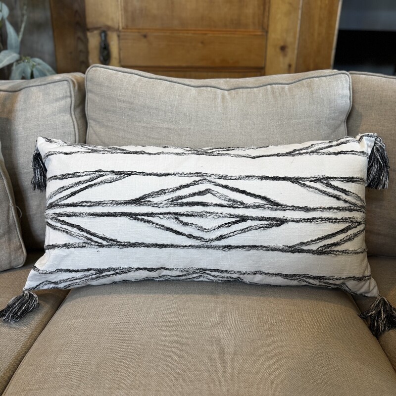 White and Black Pendleton Throw Pillow

Size: 28x14