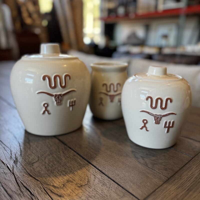 Frankoma Cattle Longhorn Pottery Set

Large Cookie Jar : 9x9
Small Cookie Jar : 8x8
Utensil Jar : 7x4.5