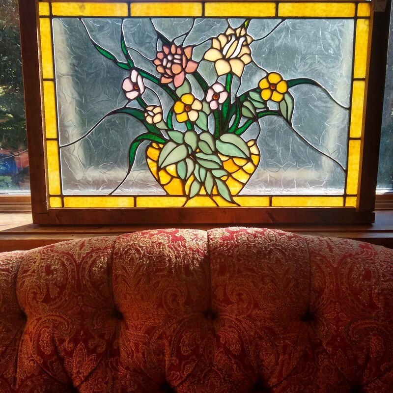 Stained Glass Floral Wood Frame

Beautiful stained glass floral in a rustic wood frame.

Size: 36 in wide X 24 in high