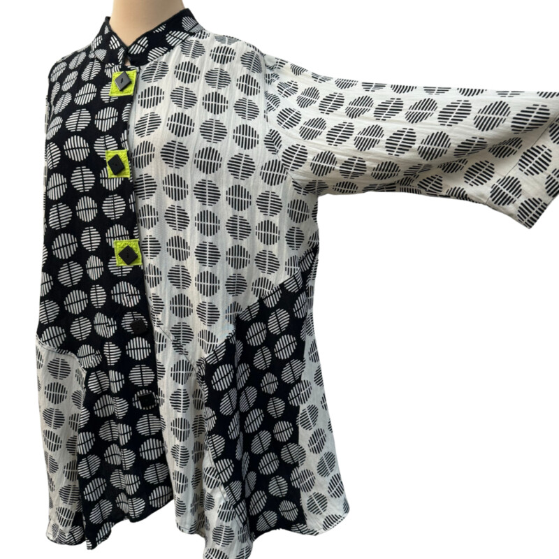 Ali Miles Circle Tunic<br />
Front Pockets<br />
Black, Ivory and Lime<br />
Size: XL