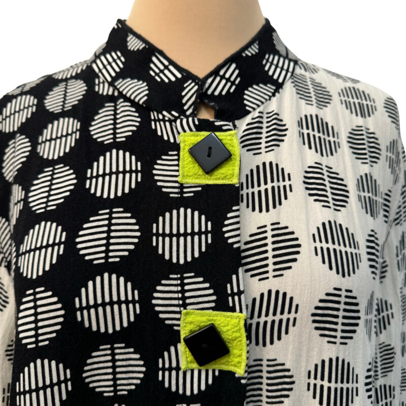 Ali Miles Circle Tunic
Front Pockets
Black, Ivory and Lime
Size: XL