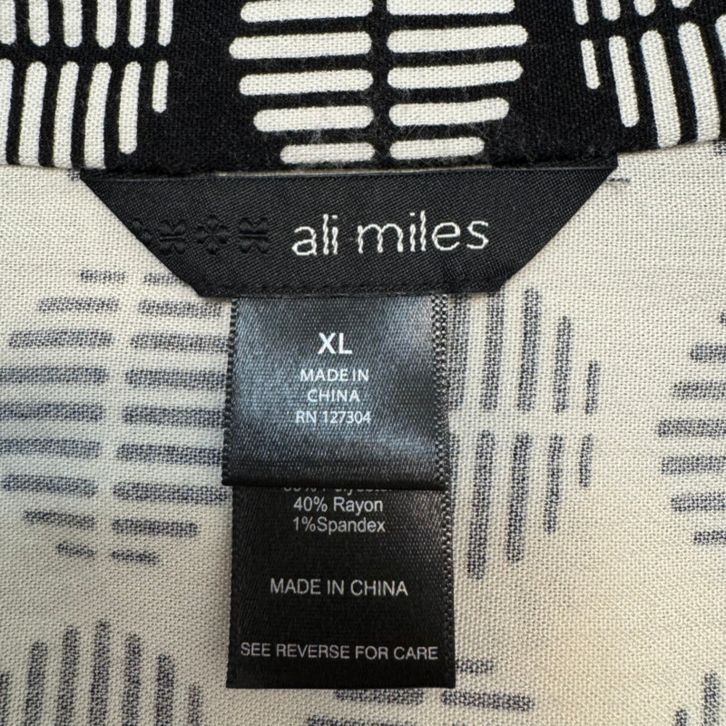 Ali Miles Circle Tunic<br />
Front Pockets<br />
Black, Ivory and Lime<br />
Size: XL