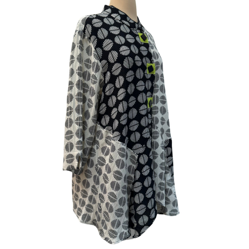 Ali Miles Circle Tunic<br />
Front Pockets<br />
Black, Ivory and Lime<br />
Size: XL