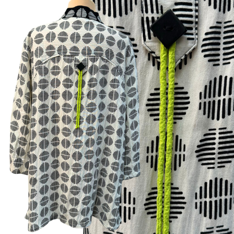 Ali Miles Circle Tunic<br />
Front Pockets<br />
Black, Ivory and Lime<br />
Size: XL