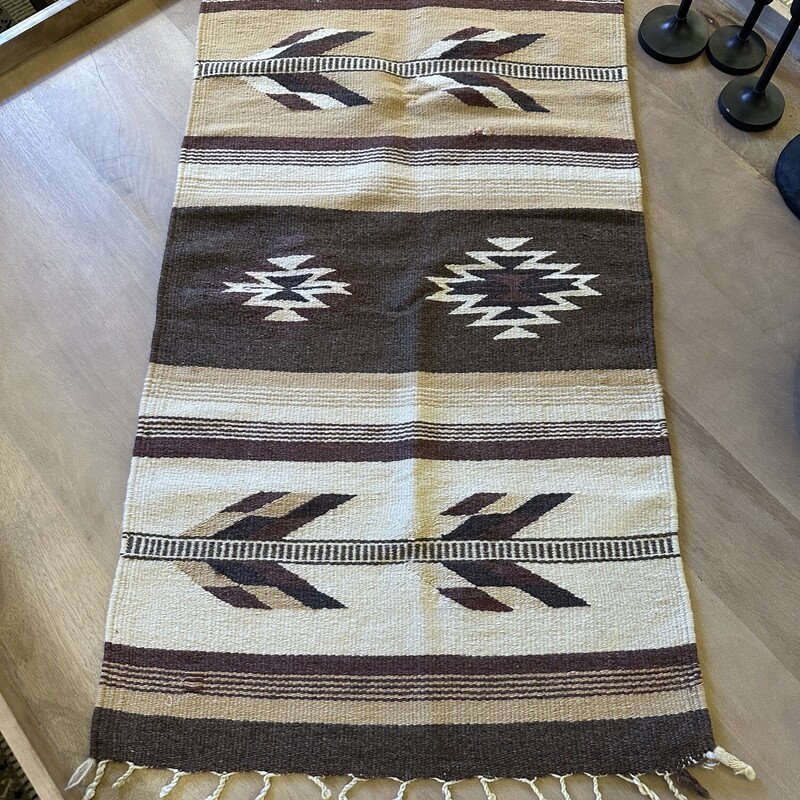 Hand Woven Runner

Size: 37x21